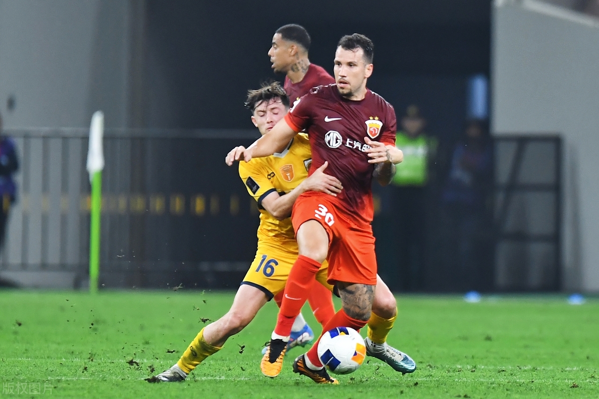 包含国际比赛日体能课后;上海海港队长鼓劲备战西甲;球迷炸锅;年轻球员得到机会的词条 包含国际比赛日体能课后;上海海港队长鼓劲备战西甲;球迷炸锅;年轻球员得到机会的词条